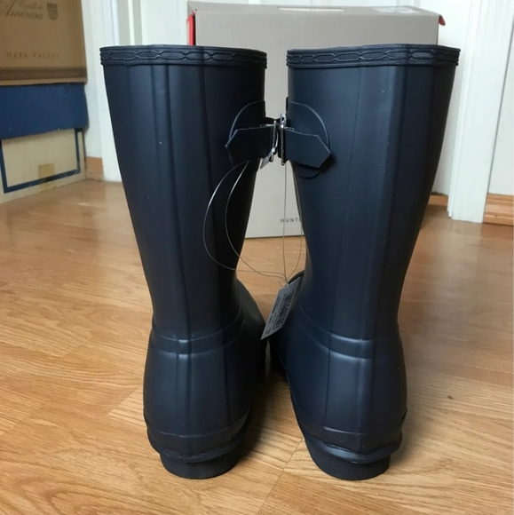 Hunters Navy Rain Boots Mid-calf/Short - Picture 4 of 5